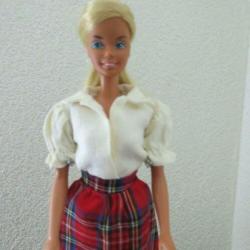 Mooie vintage Barbie/Sindy kleding setje rokje en bloesje