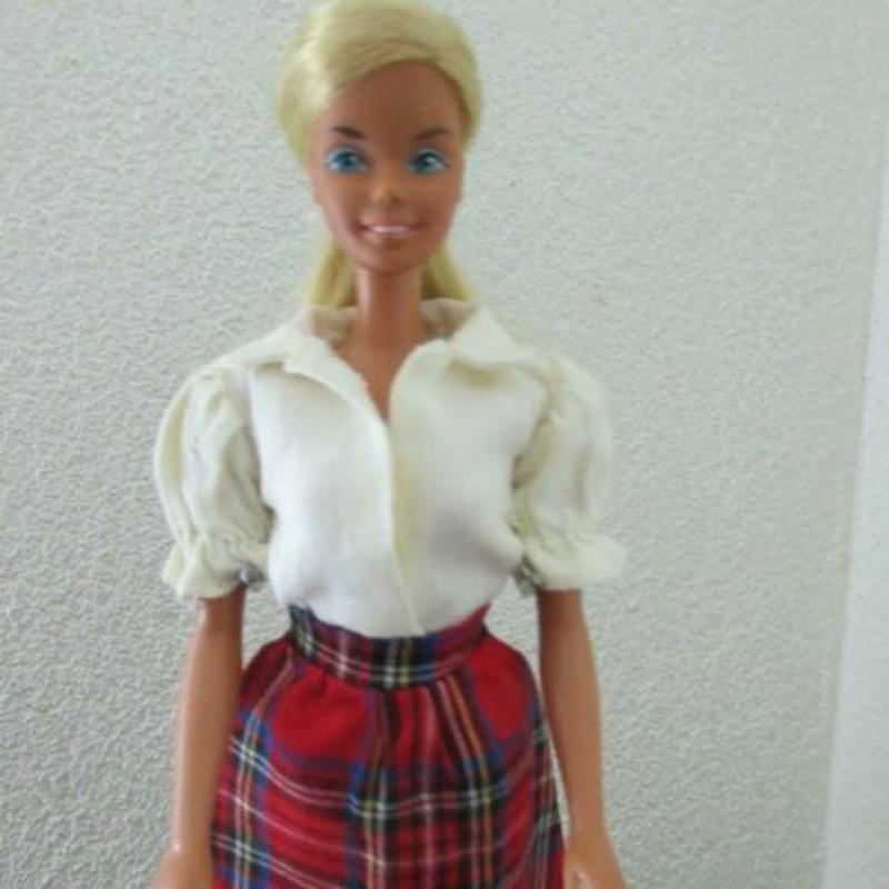 Mooie vintage Barbie/Sindy kleding setje rokje en bloesje