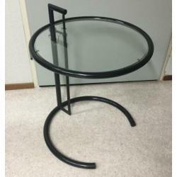 EILEEN GRAY stijl bijzettafel, zwart.