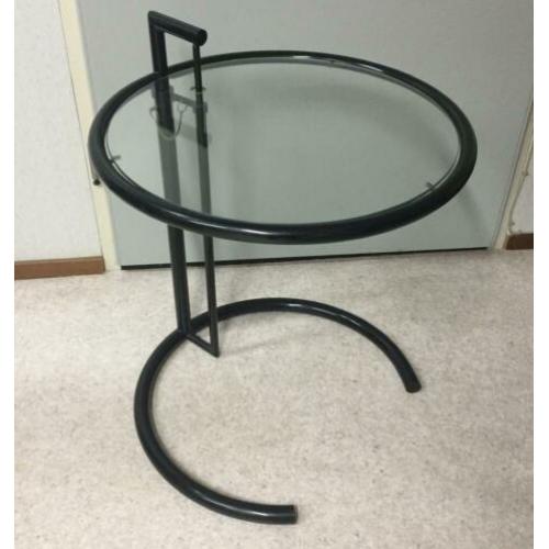 EILEEN GRAY stijl bijzettafel, zwart.