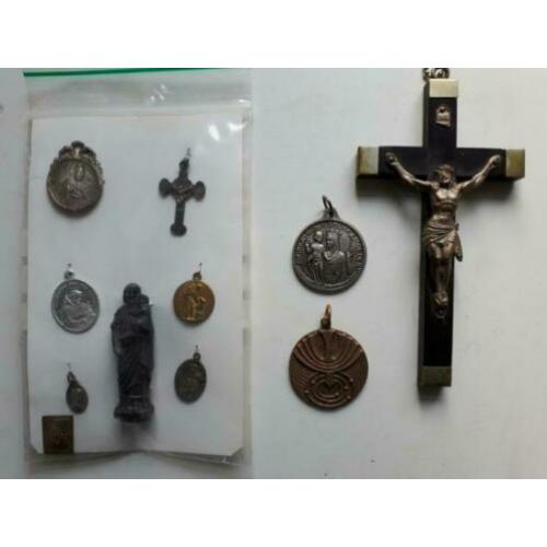 medaillons Franciscus Madonna Beeldje Jezus met kind Kruis