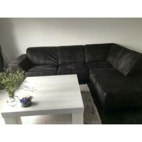 Zwarte hoekbank en fauteuil