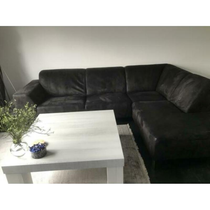 Zwarte hoekbank en fauteuil