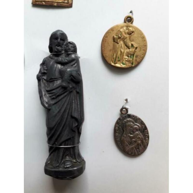 medaillons Franciscus Madonna Beeldje Jezus met kind Kruis