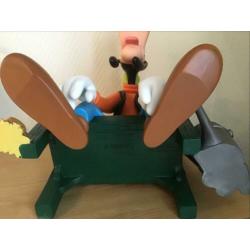 Groot beeld Disney, Goofy op bank
