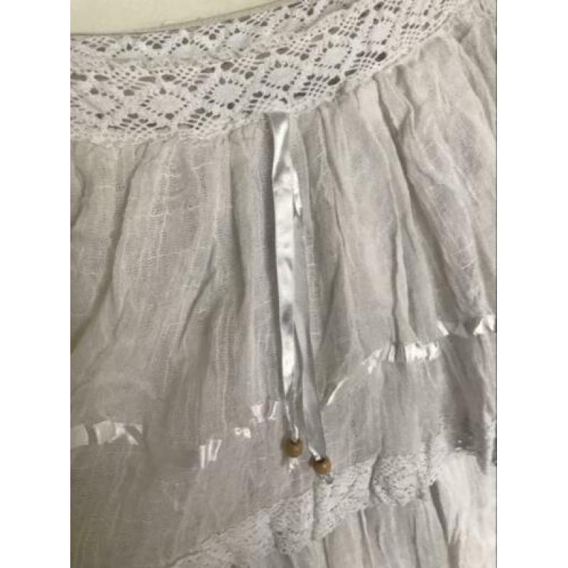 Off shoulder strand jurk