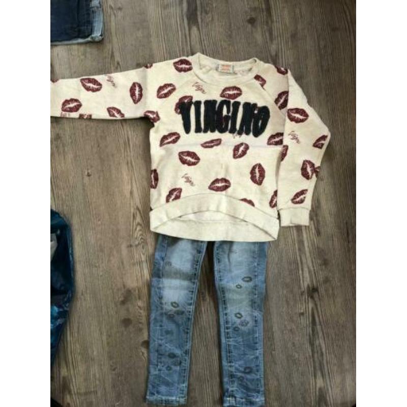 Vingino setje broek en trui zoentjes/ kusjes maat 104/ 4