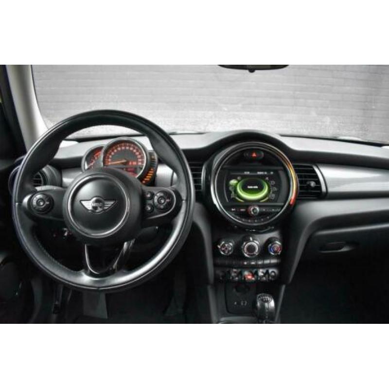 MINI 5 Deurs 1.5 COOPER BUSINESS / Navigatie / Airco / 16 in