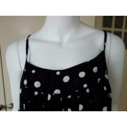 2489 Polkadots zwart wit jurkje ONLY; Mt= M Nieuwstaat