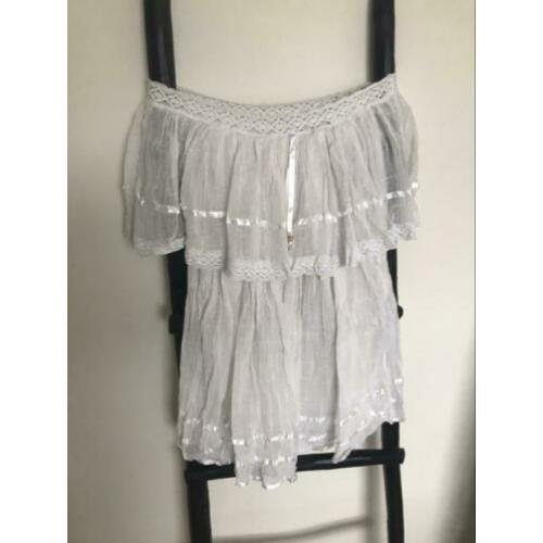 Off shoulder strand jurk