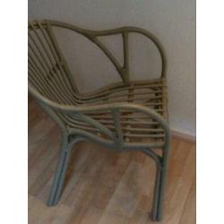 Rotan stoel, zo goed als nieuw, de kleur is groen/grijs