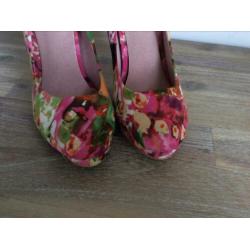 Sacha gebloemde pumps maat 39