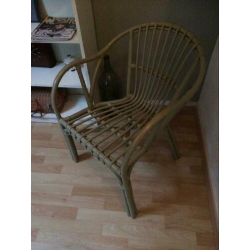 Rotan stoel, zo goed als nieuw, de kleur is groen/grijs