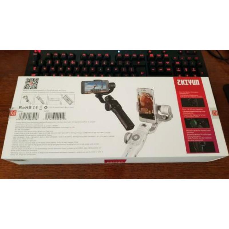Zhiyun Smooth 4 Gimbal + Tas (twv €30,=)
