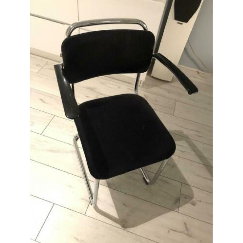 Gispen 686 tafel en vier stoelen mdl 201