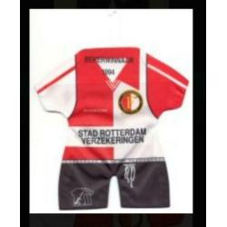GEZOCHT: Feyenoord mini dress shirt (zie de 4 foto's)