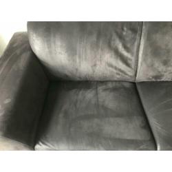 Zwarte hoekbank en fauteuil