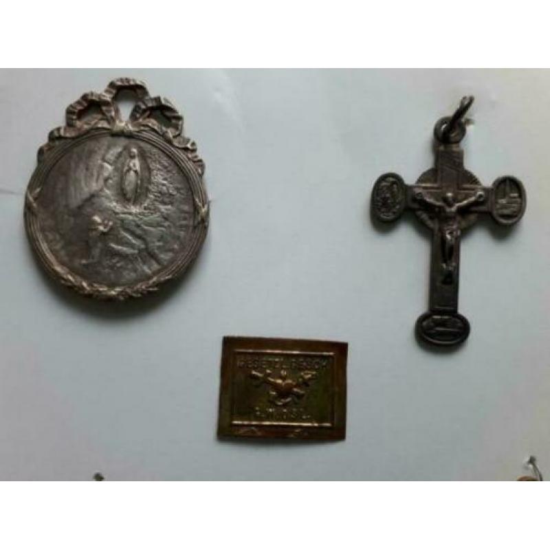 medaillons Franciscus Madonna Beeldje Jezus met kind Kruis