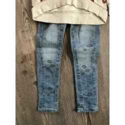 Vingino setje broek en trui zoentjes/ kusjes maat 104/ 4