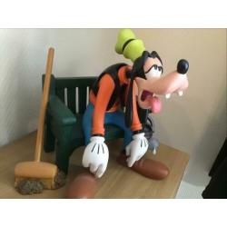 Groot beeld Disney, Goofy op bank