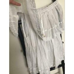 Off shoulder strand jurk