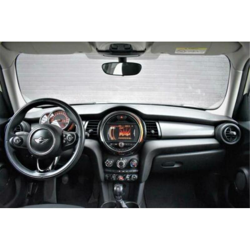 MINI 5 Deurs 1.5 COOPER BUSINESS / Navigatie / Airco / 16 in