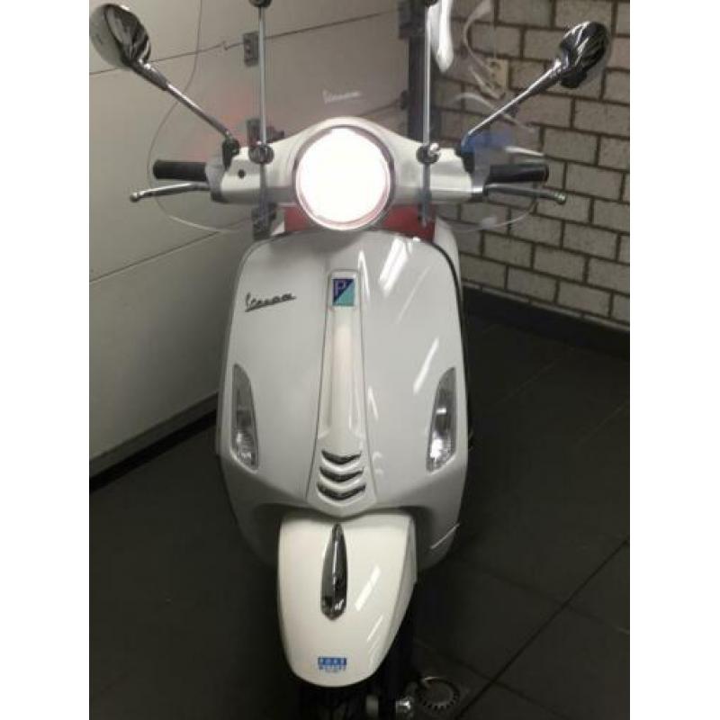 Te koop vespa Primavera snor 964 km