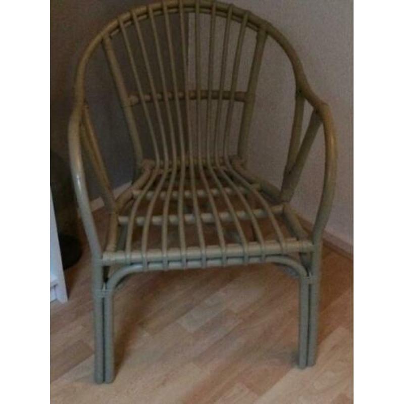 Rotan stoel, zo goed als nieuw, de kleur is groen/grijs