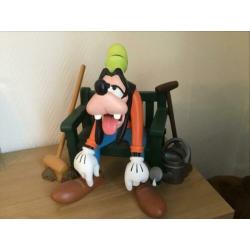 Groot beeld Disney, Goofy op bank