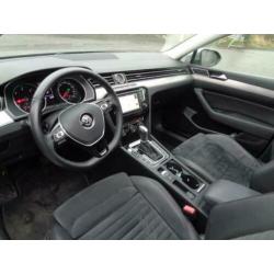 Volkswagen Passat VARIANT 1.6TDI DSG PANO/LED/NAVI EURO6!