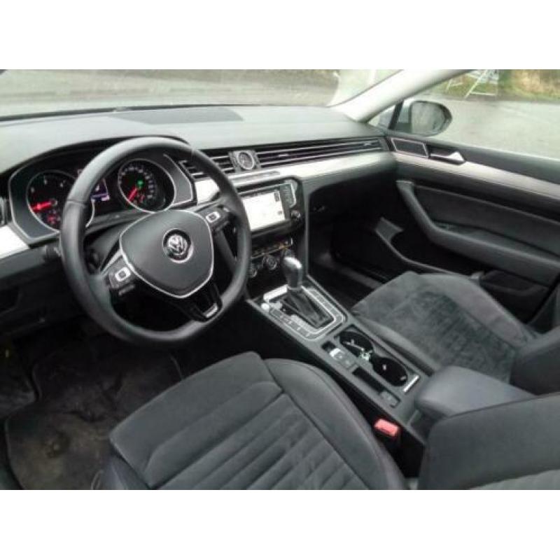 Volkswagen Passat VARIANT 1.6TDI DSG PANO/LED/NAVI EURO6!