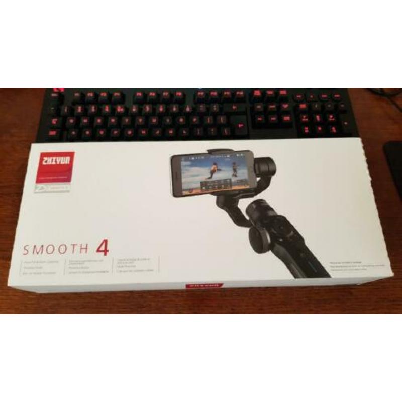 Zhiyun Smooth 4 Gimbal + Tas (twv €30,=)