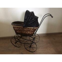 Antieke poppenwagens