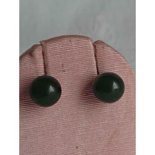 zilveren OORKNOPJES (925) bezet met Nefriet-Jade 8,4 mm