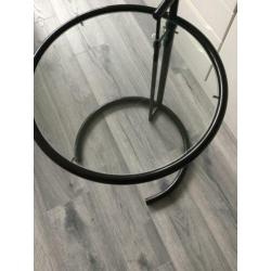 EILEEN GRAY stijl bijzettafel, zwart.