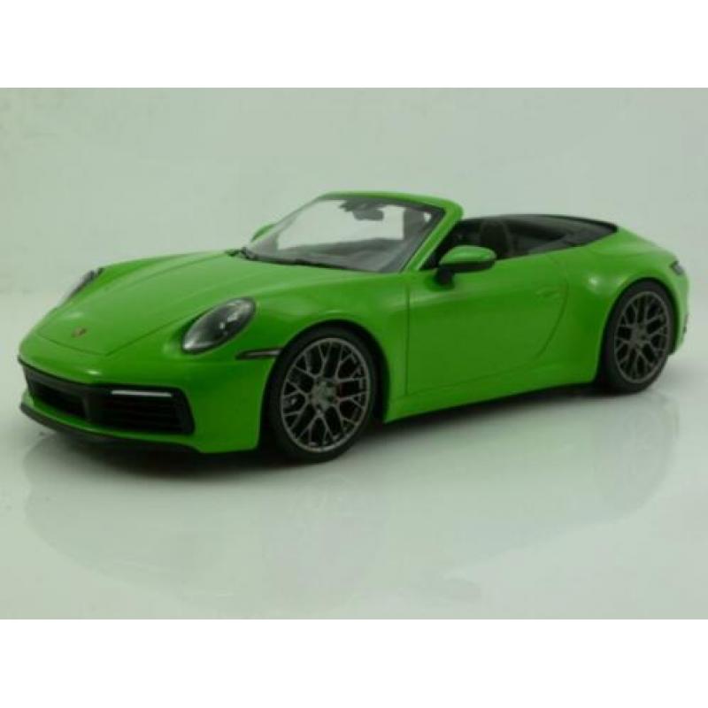Minichamps Porsche 911 992 Carrera 4s Cabrio 2019 Groen 1:18