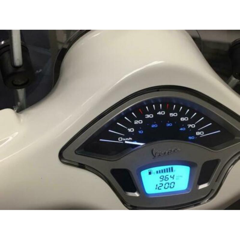 Te koop vespa Primavera snor 964 km