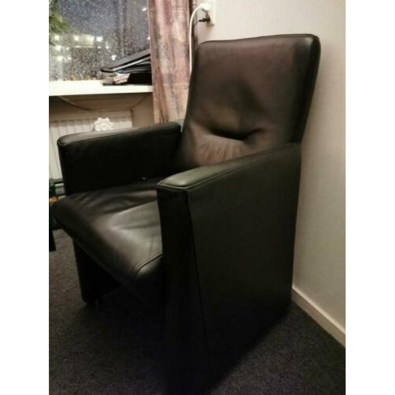 Luxe eetkamer relax leren stoelen