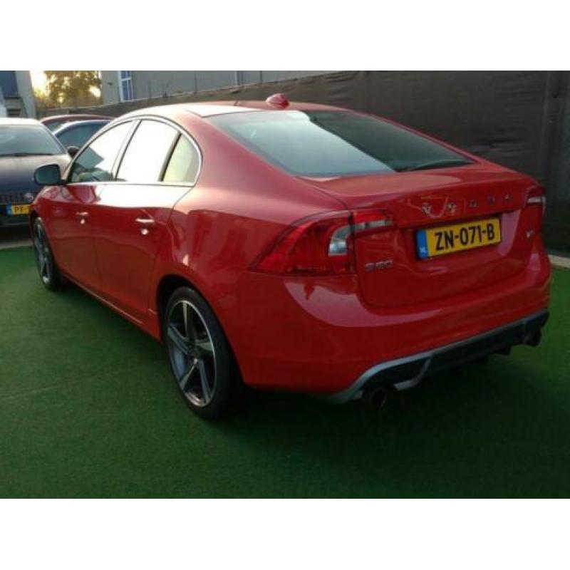 Volvo S60 T3 R-design 1e eigenaar passion red!