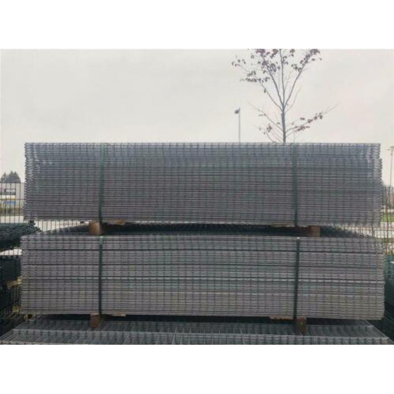 50m Gegalvaniseerd Hekwerk 123cm hoog - 2e keus palen