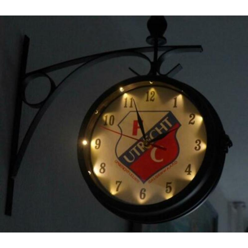Feyenoord of FC Utrecht Klassieke klok dubbelzijdig.