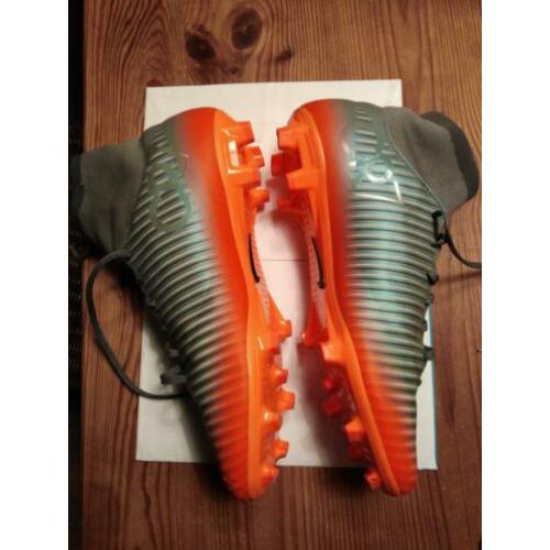 Nike mucuriel maat 44