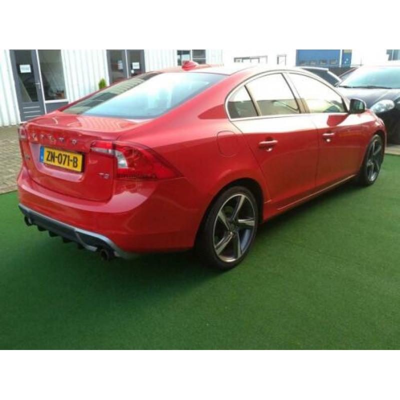 Volvo S60 T3 R-design 1e eigenaar passion red!