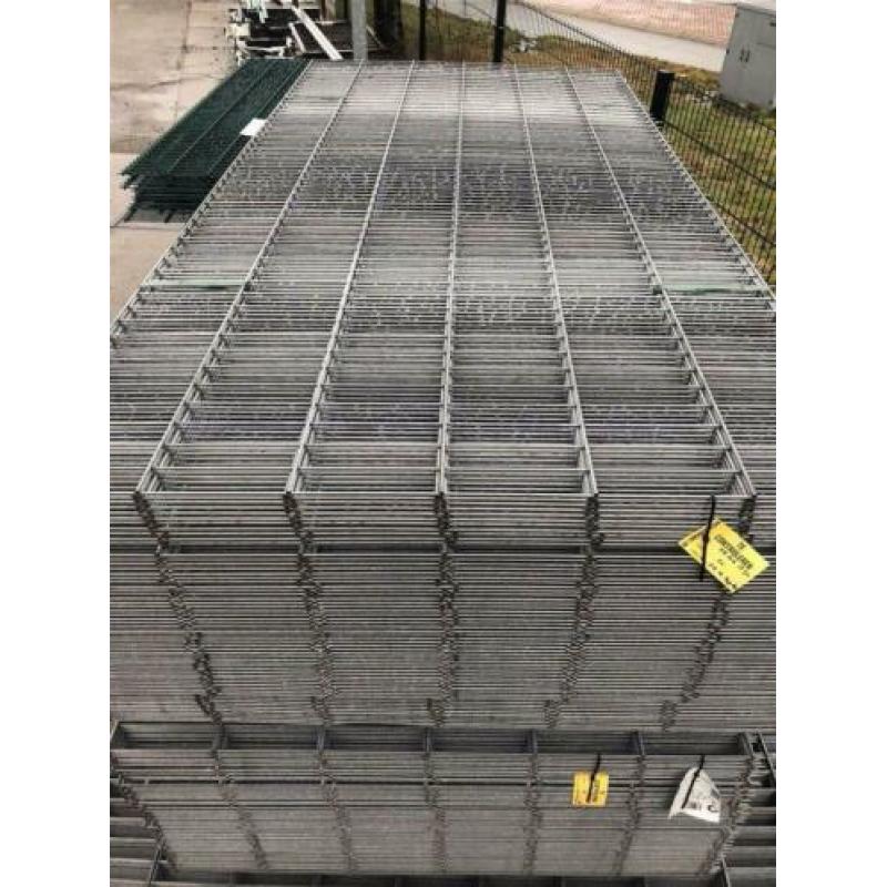 50m Gegalvaniseerd Hekwerk 123cm hoog - 2e keus palen