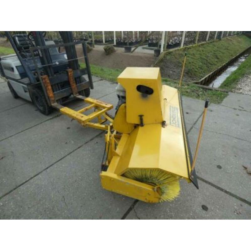 Jongerius veegmachine (type J60MZW, Honda motor, 1,8 meter)