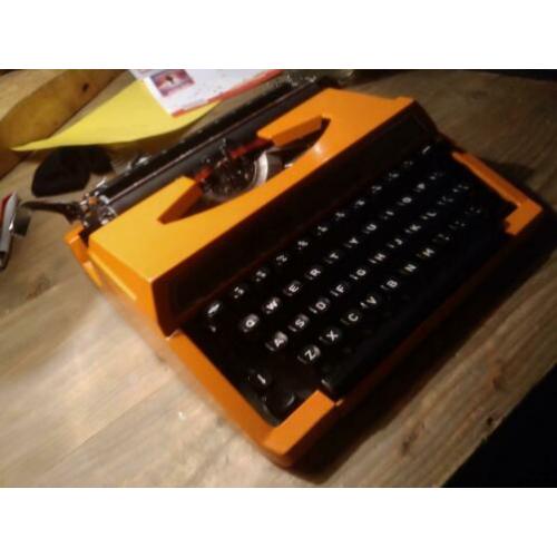 Typemachine silver reed 100