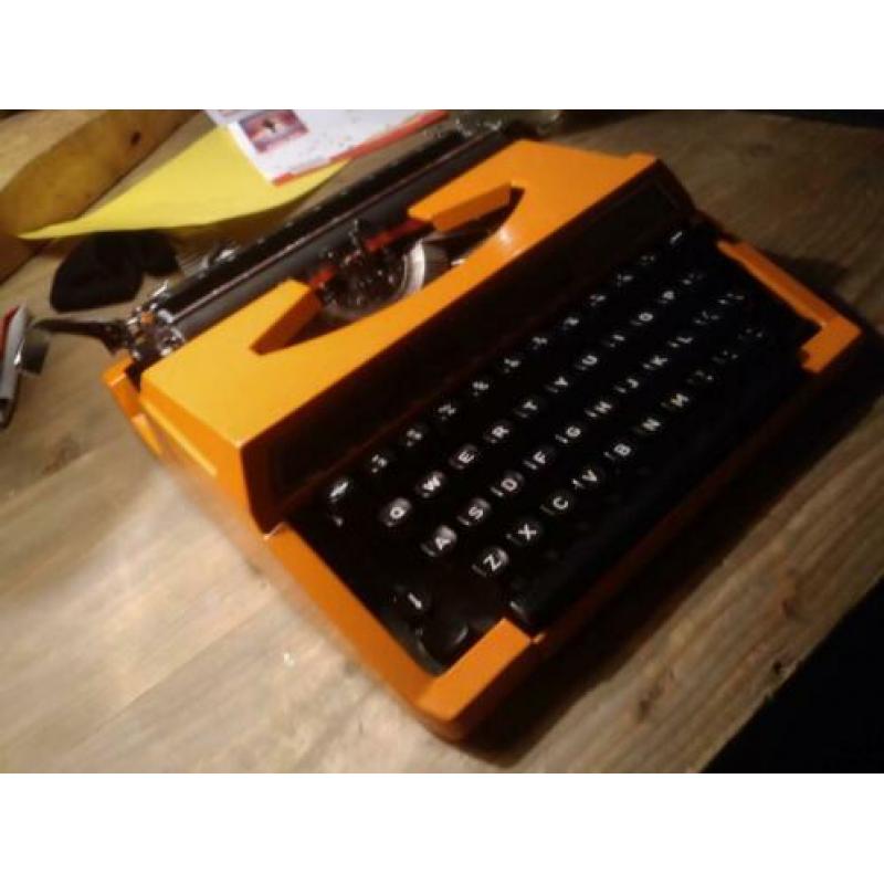 Typemachine silver reed 100