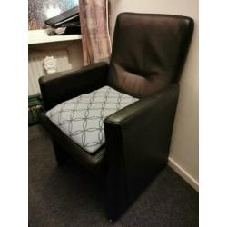Luxe eetkamer relax leren stoelen