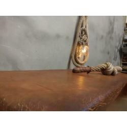 Vintage turnkast , stoere bank !!