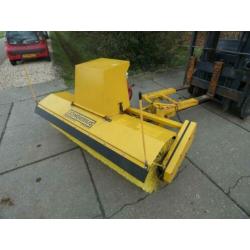 Jongerius veegmachine (type J60MZW, Honda motor, 1,8 meter)